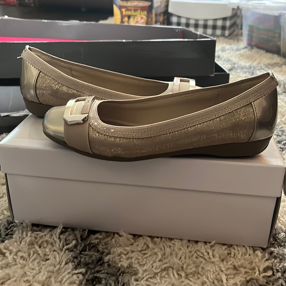 Anne Klein sport size 6 metallic taupe